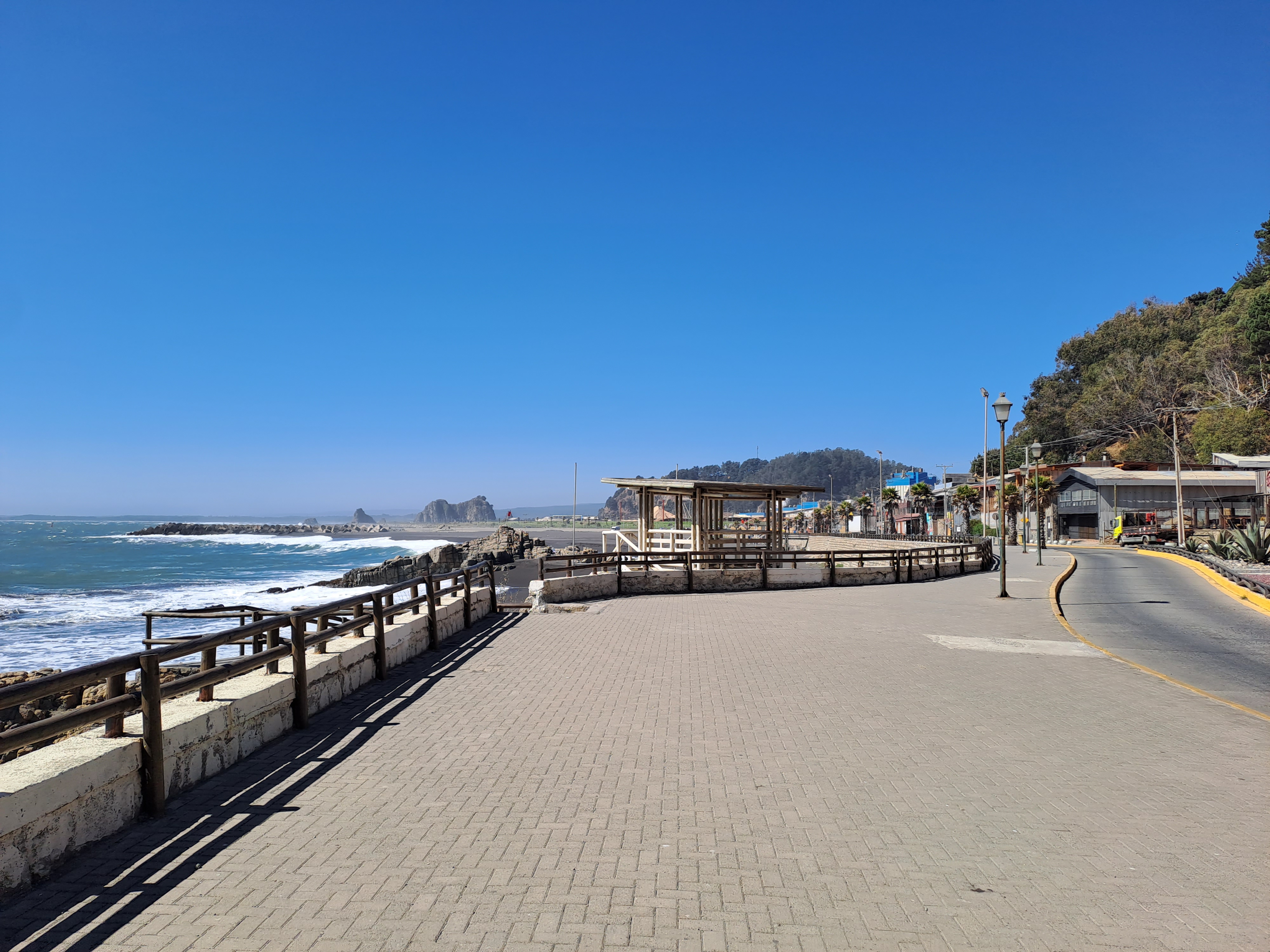 Fotografía del borde costero, amplio y sin desniveles